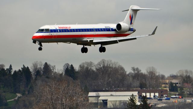 Canadair Regional Jet CRJ-700 (N537EA)