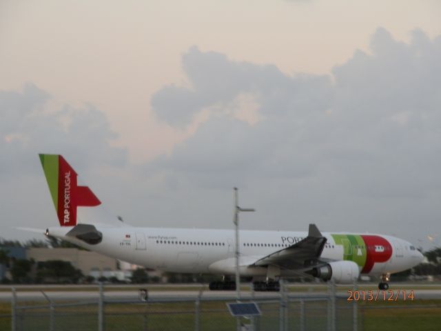 Airbus A330-200 (CS-TOL) - Takeoff Roll!