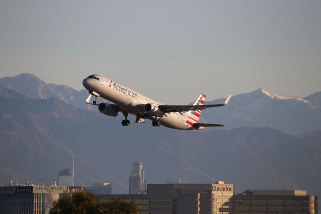 Airbus A321 (N146AA)