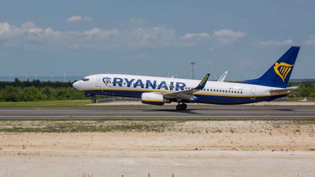 Boeing 737-700 (EI-EFH)