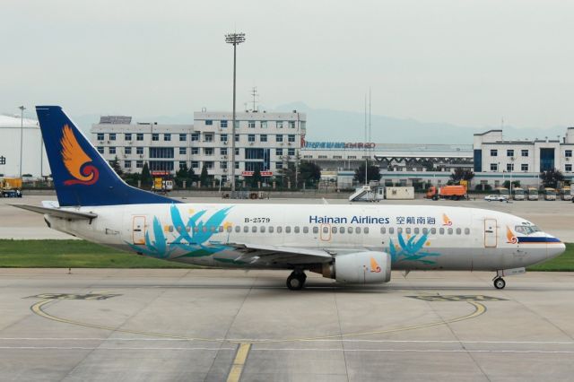 Boeing 737-700 (B-2579)