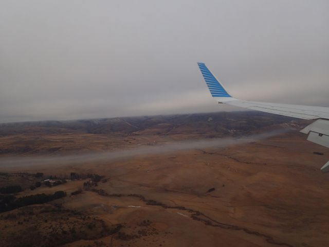 Boeing 737-800 (ARG1692) - Condensation inside the wingtip vortex, during the landing in a day with a low altitude atmospheric temperature inversion