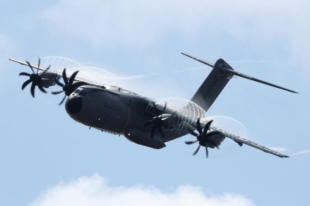 AIRBUS A-400M Atlas (F-WWMT) - On approach to Le Bourget, at Paris Airshow 2013.