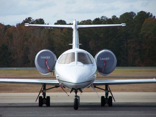 Learjet 31 (N636SF)