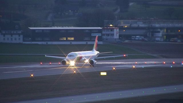 Airbus A320 (CS-TNN) - Getting ready to depart to Lisbon