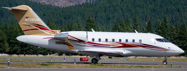 Canadair Challenger (N138DM)