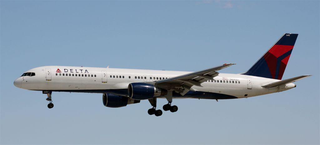 Boeing 757-200 (N645DL)