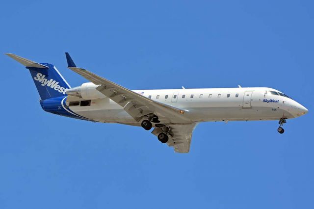 Canadair Regional Jet CRJ-100 (N866AS) - SkyWest Canadair CL-600-2B19 N866AS at Phoenix Sky Harbor on July 24, 2018. 