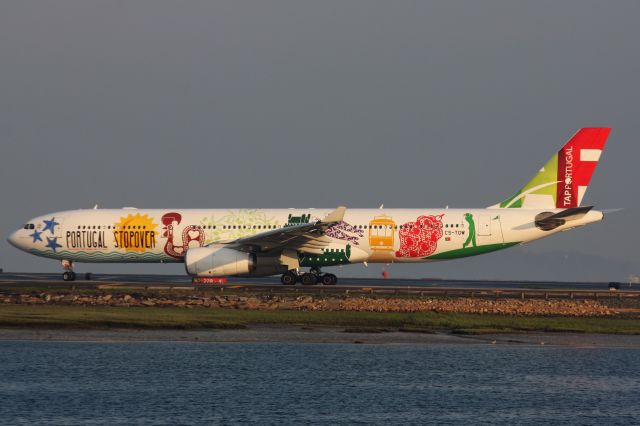 Airbus A330-300 (CS-TOW)