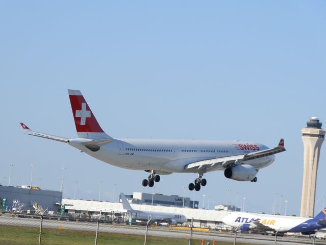 Airbus A330-300 (HB-JHF)