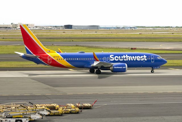 Boeing 737 MAX 8 (N8743K)