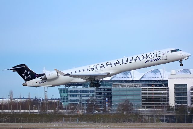 Canadair Regional Jet CRJ-900 (S5-AAV)