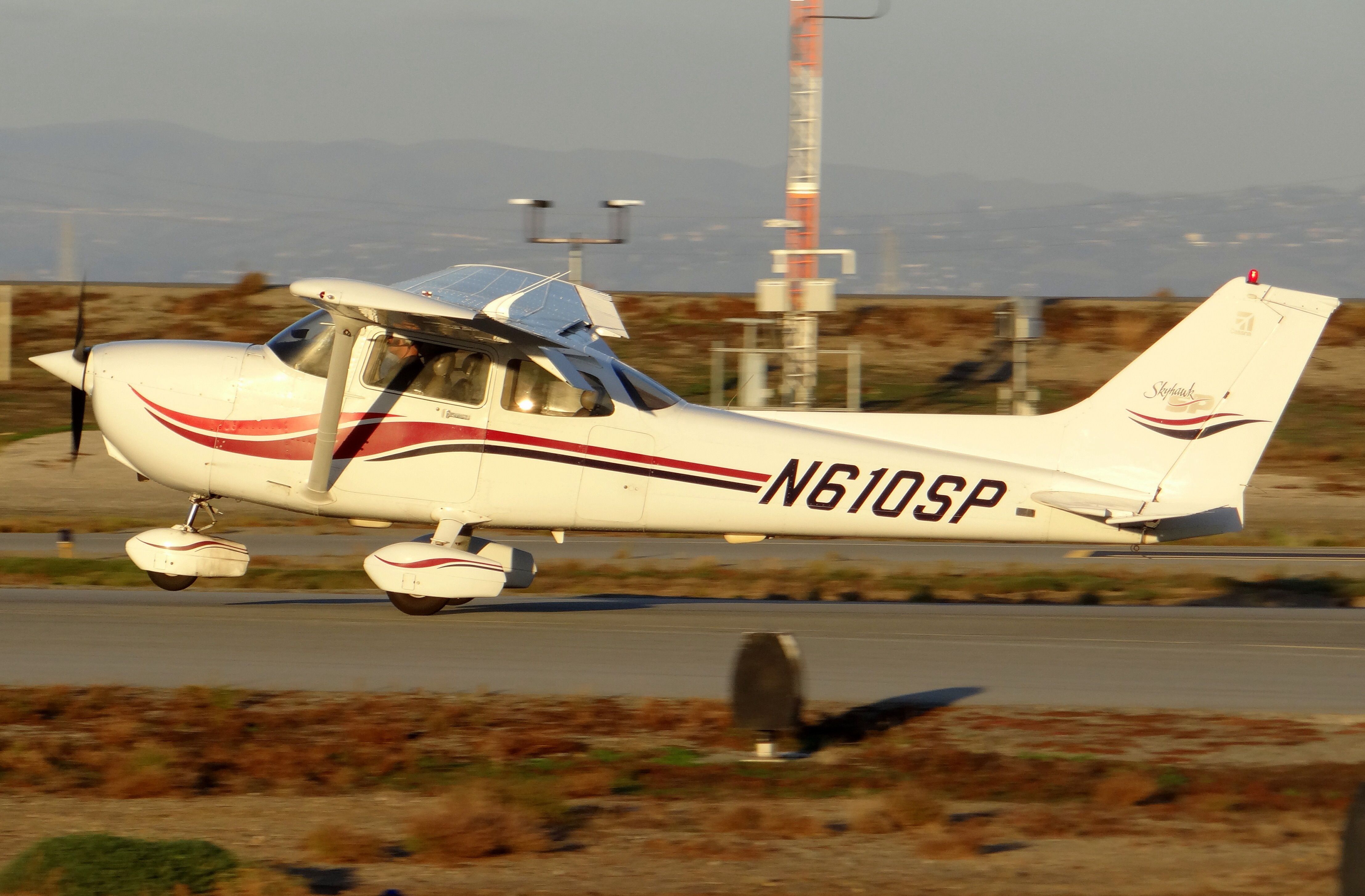 Cessna Skyhawk (N610SP)