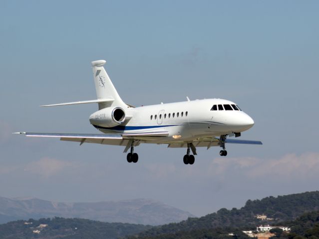 Dassault Falcon 2000 (CS-DTR)