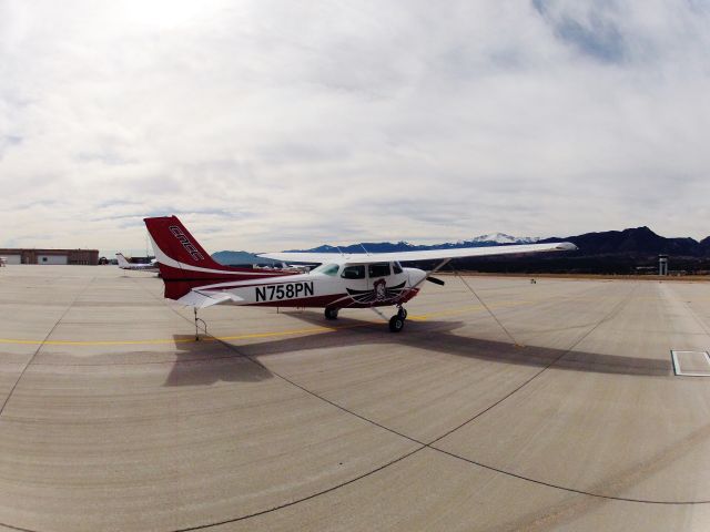 Cessna Skyhawk (N758PN)