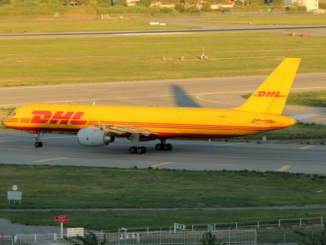BOEING 737-400 (G-BIKK) - 18 sept 2015