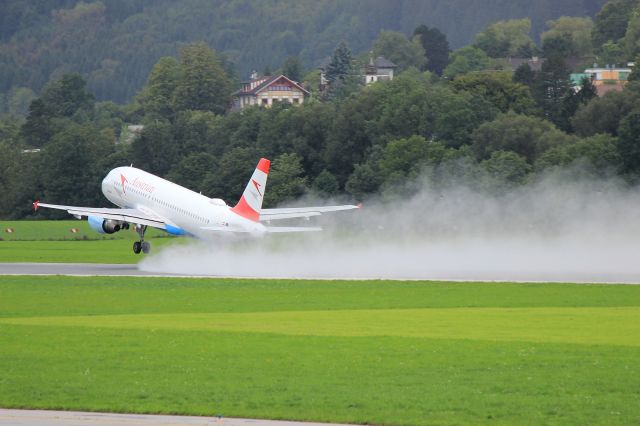 Airbus A320 (OE-LBQ)