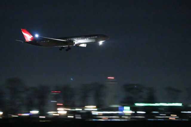 Airbus A330-300 (VH-QPC)