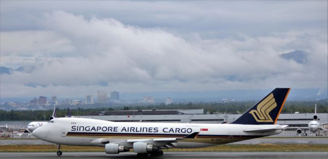 Boeing 747-400 (9V-SFO)