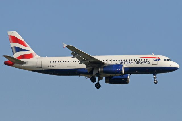 Airbus A320 (G-EUUJ)