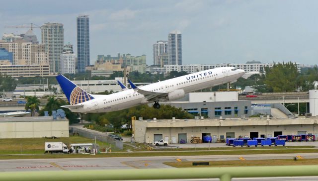 Boeing 737-700 (N37470)