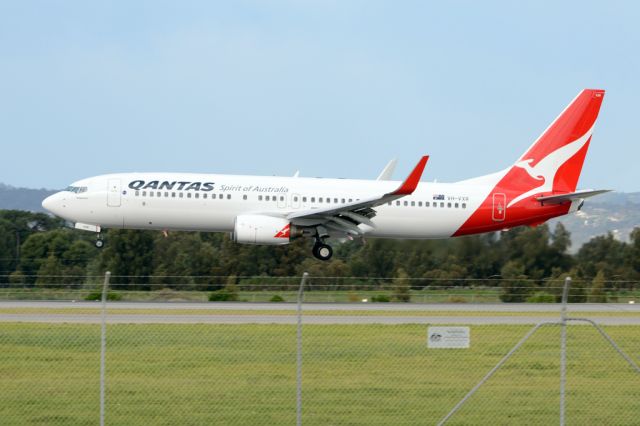 Boeing 737-800 (VH-VXR) - About to put down on runway 05. Thursday, 19 June 2014.