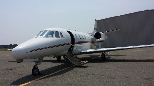 Cessna Citation Excel/XLS (N664QS) - Nice pilots from NetJets let me in their Excel and snap a few photos of it.