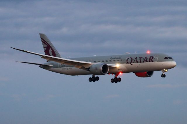 Boeing 787-9 Dreamliner (A7-BHB) - Early morning arrival at Manchester for QTR21 