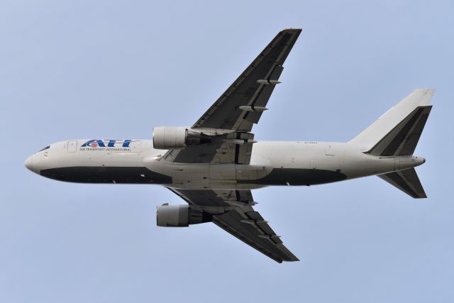 BOEING 767-200 (N739AX) - 11-23-20 Runway 27 departure