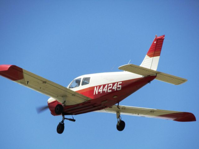 Piper Cherokee (N44245) - Taking off RWY 26L