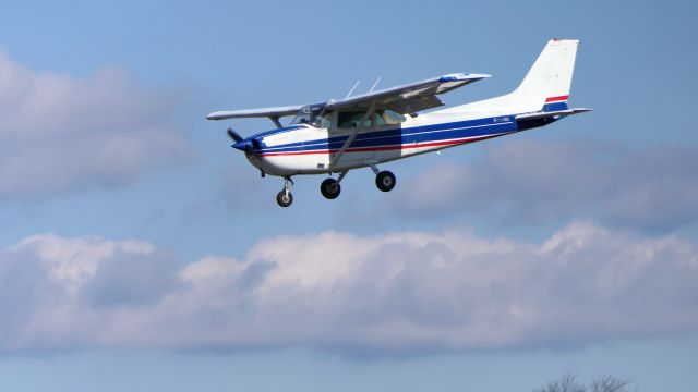 Cessna Skyhawk (N739KY)