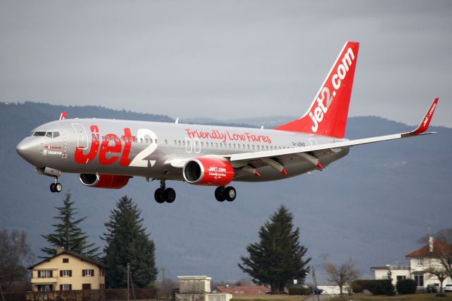 Boeing 737-800 (G-JZHZ)