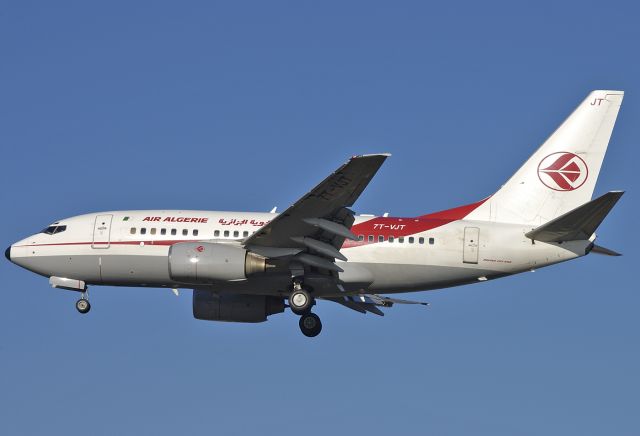 BOEING 737-600 (7T-VJT) - At Brussels - 2005-01-16.