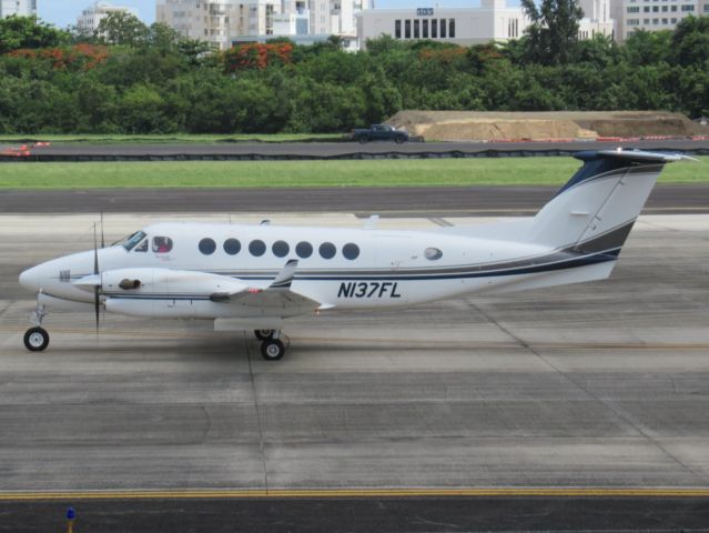 Beechcraft Super King Air 350 (N137FL)