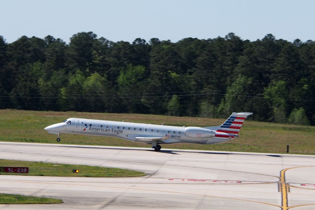 Embraer ERJ-145 (N621AE)