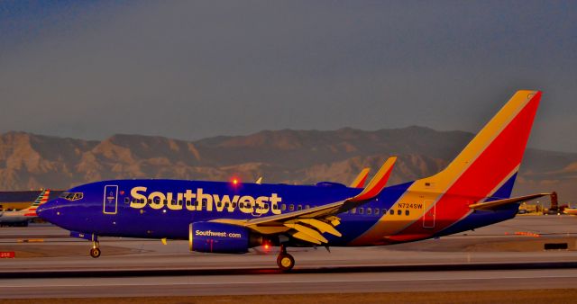 Boeing 737-700 (N724SW) - N724SW Southwest Airlines 1999 Boeing 737-7H4 serial 27856 / 201 - McCarran International Airport (LAS / KLAS)br /USA - Nevada December 5, 2015br /Photo: Tomás Del Coro