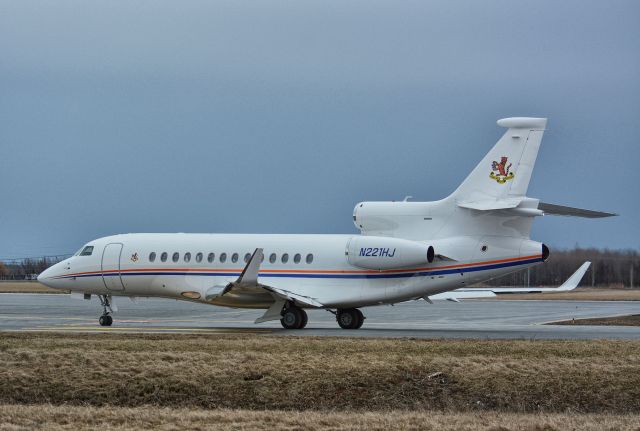 Dassault Falcon 7X (N221HJ)