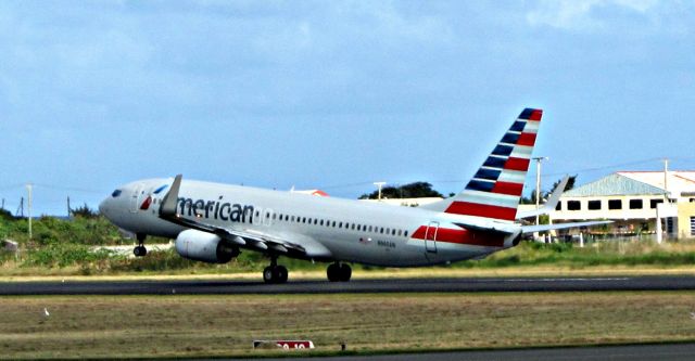 Boeing 737-800 (N960AN)