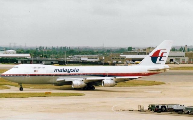 Boeing 747-200 (9M-MHG) - scanned from postcard