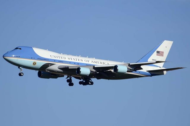 Boeing 747-200 (82-8000) - Boeing VC-25A (747-2G4B) 82-8000 carried President Barack Obama to the Valley of the Sun on Wednesday, January 25, 2012. The President gave a speech at the Intel plant in Chandler.