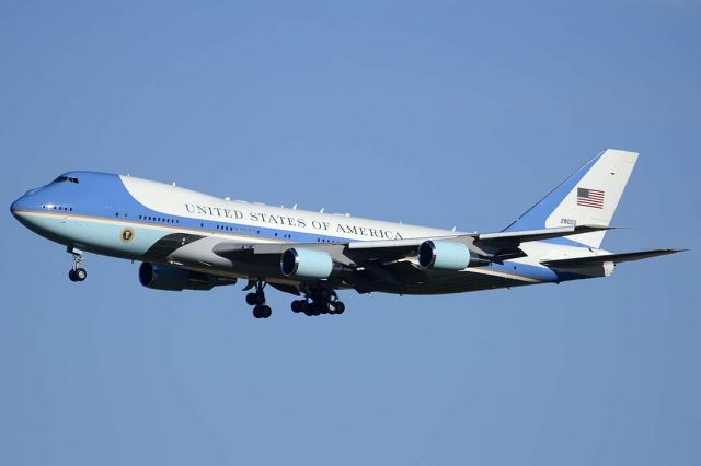 Boeing 747-200 (82-8000) - Boeing VC-25A (747-2G4B) 82-8000 carried President Barack Obama to the Valley of the Sun on Wednesday, January 25, 2012. The President gave a speech at the Intel plant in Chandler.