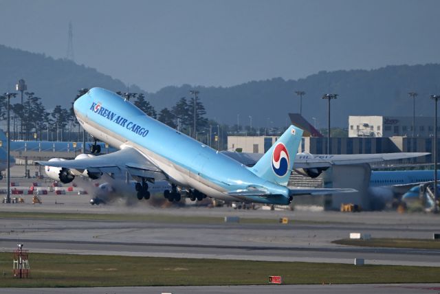 BOEING 747-8 (HL7617)