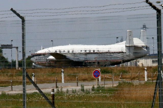 — — - Le Breguet Br.761 Deux-Ponts premier 2 ponts avant le A380, comme quoi le concept n'était pas nouveau ;-)br /Merci à l'association des "2 ponts de l'Eure" de remettre cet bel avion sur "pied"!