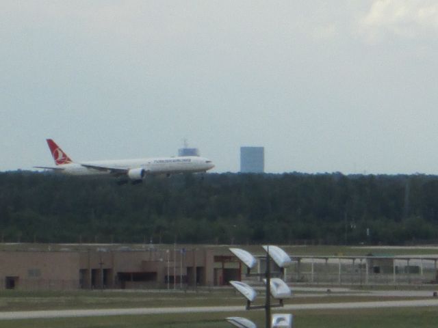 BOEING 777-300 (TC-JJK)