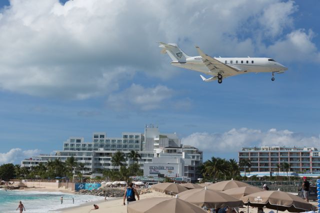 Bombardier Challenger 300 (N932VC)