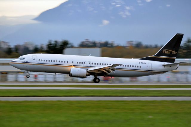 BOEING 737-400 (C-FLEN)