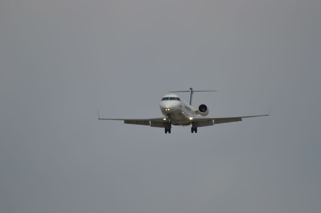 Canadair Regional Jet CRJ-700 (N405SW) - Final to Runway 21 KFSD - 5-1-12