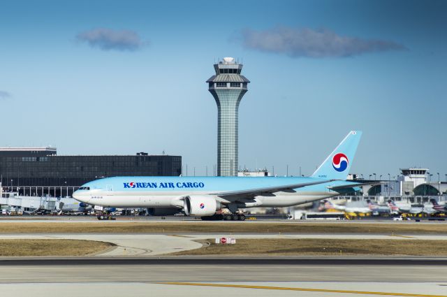 BOEING 777-200LR (HL8252) - Korean Air Cargo Boeing 777-200LRF departing runway 28R on 12/28/20