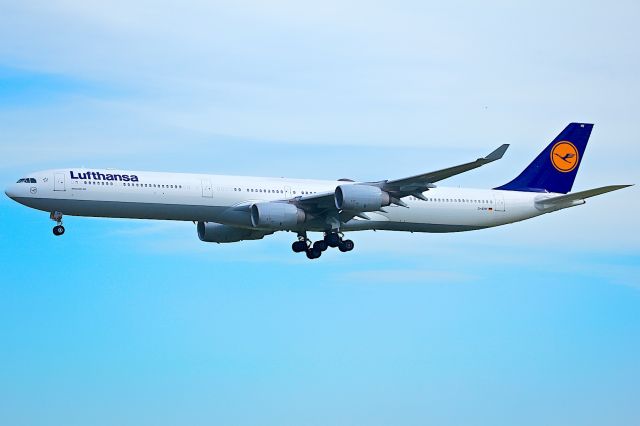 Airbus A340-600 (D-AIHY)