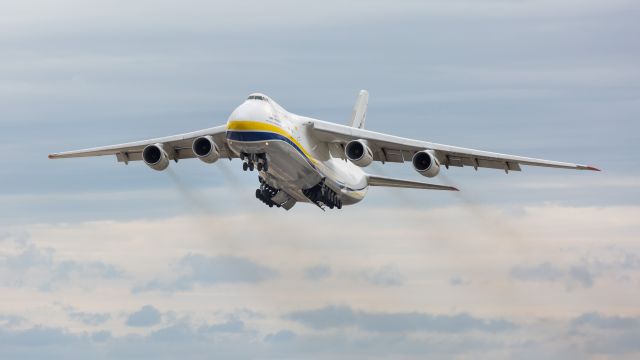 Antonov An-124 Ruslan (UR-82072)